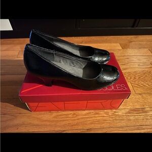 AEROSOLES Black Heels Versatile and Sleek